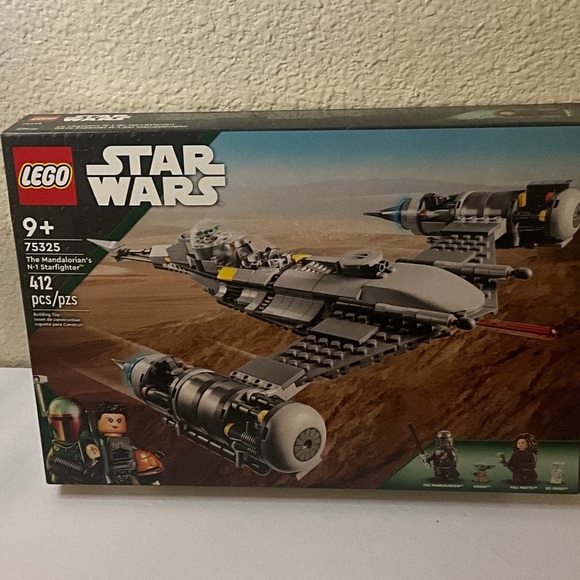 LEGO Star Wars Mandalorian Starfighter - Gray and Black - Picture 1 of 2